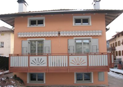 PARAPETTI_BALCONE_RINGHIERE_POGGIOLI_ALLUMINIO_CLASSICO_ASSI_VERTICALI_DECORO_DIETRE_SRL