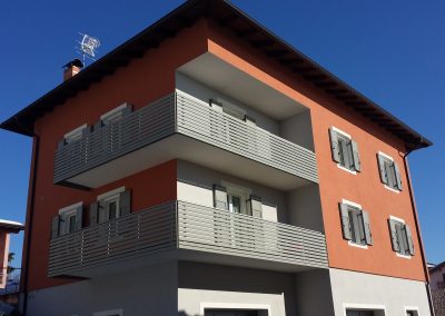 PARAPETTI_BALCONE_ALLUMINIO_TECNOLOGICO_LISTELLI_ORIZZONTALI_DIETRE_SRL