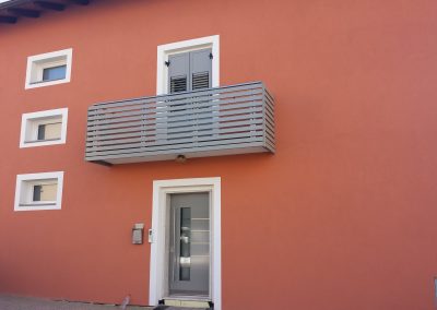 PARAPETTI_BALCONE_ALLUMINIO_TECNOLOGICO_LISTELLI_ORIZZONTALI_DIETRE_SRL