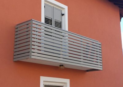 PARAPETTI_BALCONE_ALLUMINIO_TECNOLOGICO_LISTELLI_ORIZZONTALI_DIETRE_SRL