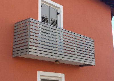 PARAPETTI_BALCONE_ALLUMINIO_TECNOLOGICO_LISTELLI_ORIZZONTALI_DIETRE_SRL