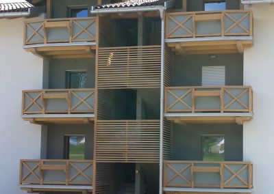 PARAPETTI_BALCONE_ALLUMINIO_TECNOLOGICO_LISTELLI_ORIZZONTALI_RIVESTIMENTO_FACCIATA_DIETRE_SRL