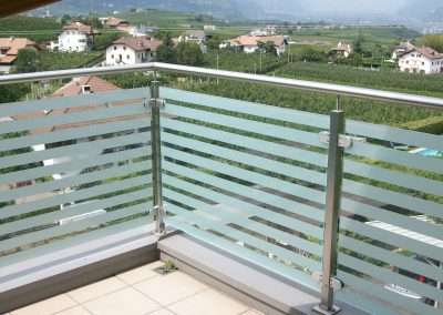 PARAPETTI_BALCONE_MODERNI_RICERCATO_VETRO_ACCIAIO_INOX_DIETRE_SRL