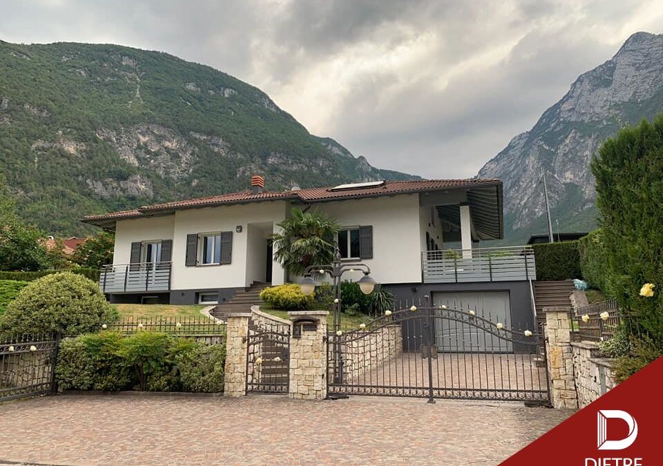 Trentino | Riqualificazione villa unifamiliare con parapetti moderni