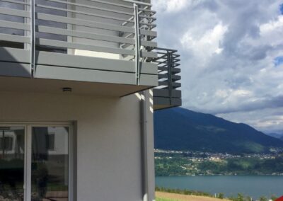 casa sul lago parapetti in alluminio dietre srl