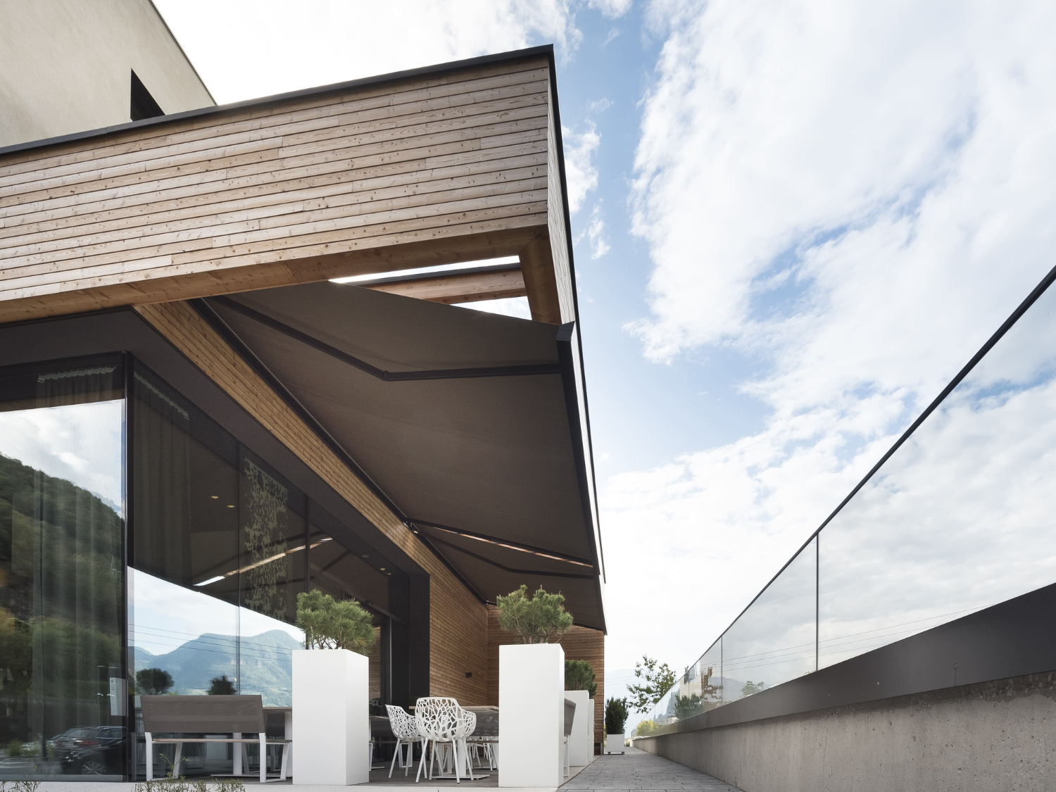 pergola bioclimatica dietre in alluminio YCO WATERPROOF